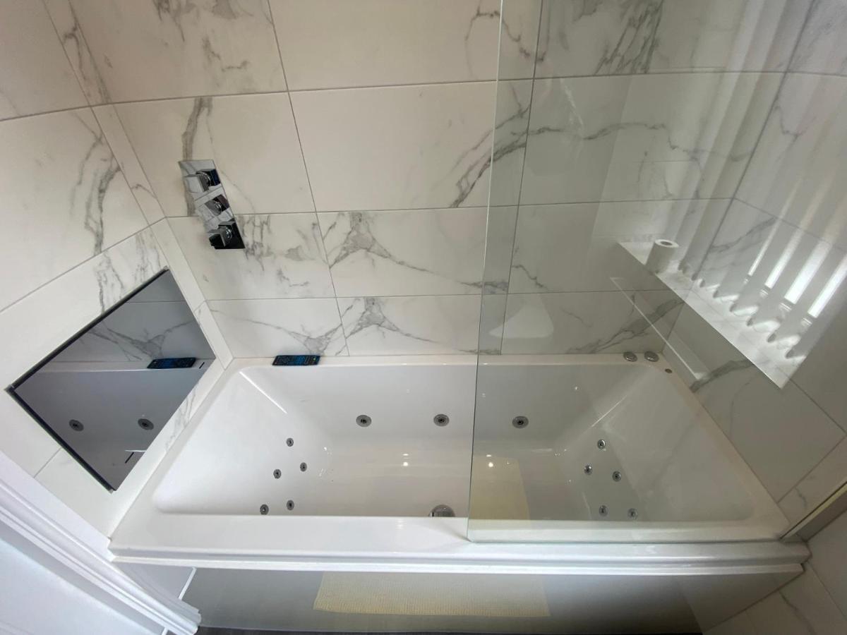 Villa Entire Luxury House Elland Exterior foto